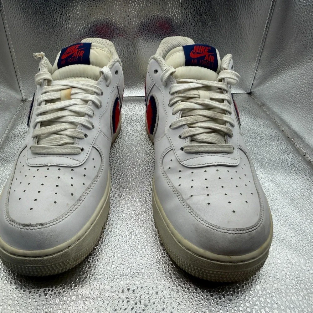 Size 9 Nike Air Force 1 '07 LV8 Chenille Swoosh White‎ Mens Sneakers 823511-106